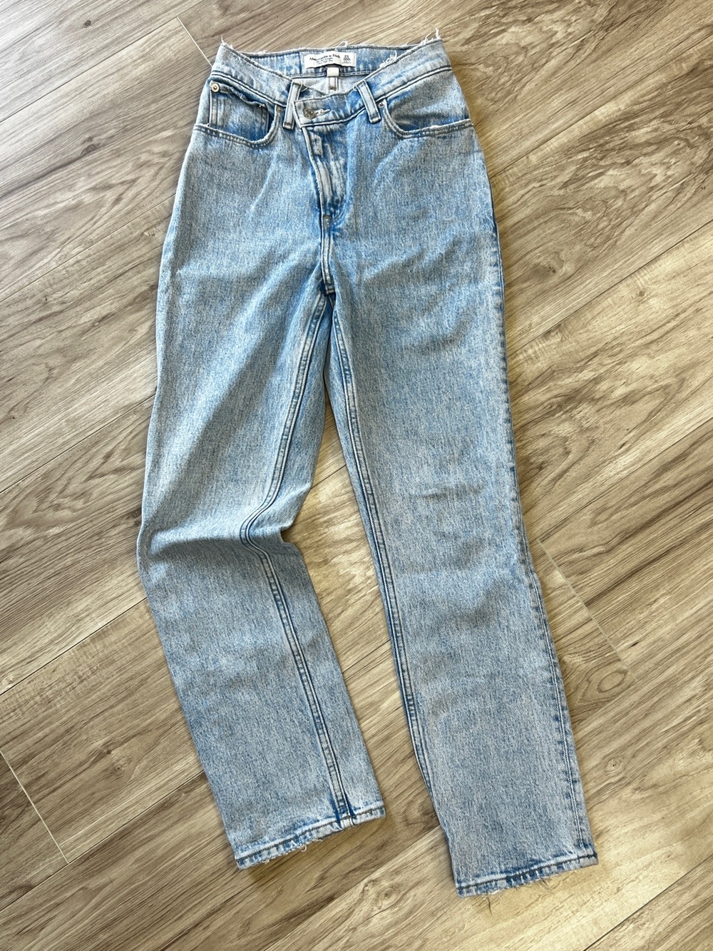 Abercrombie and Fitch Curve Love The 90s Straight Ultra High Rise Jeans 23/000s